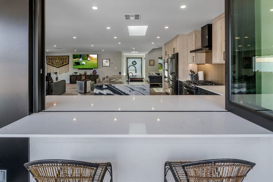 Indoor/Outdoor Breakfast Bar