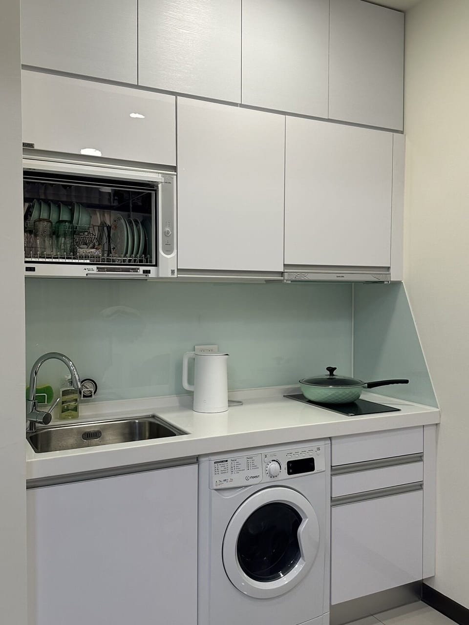 The kitchen is equipped with tableware, you can cook the Taiwanese food you want