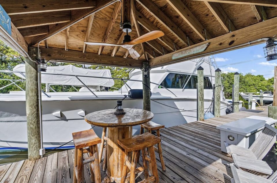 Dock Tiki Hut