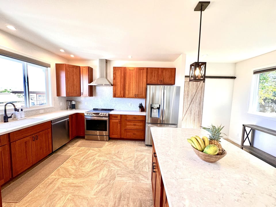LARGE UPSTAIRS KITCHEN 