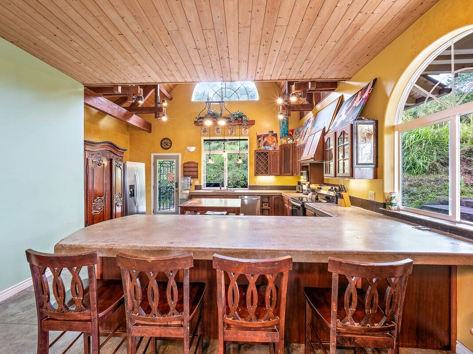 The giant country kitchen 