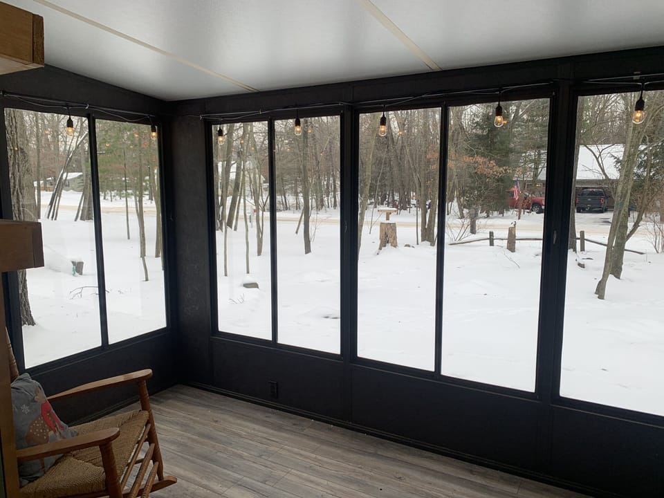 Enclosed porch to enjoy wildlife 
