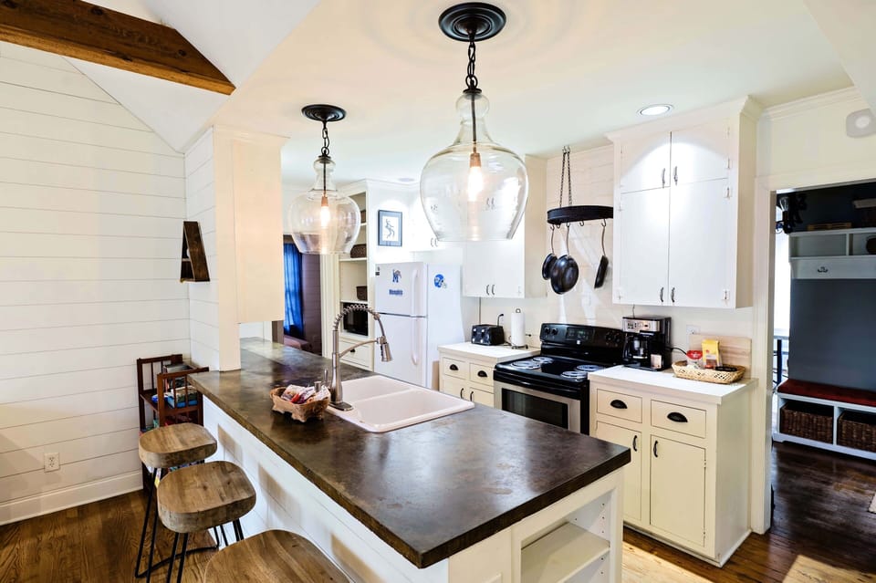 Kitchen with dishwasher because who wants to wash dishes on vacation.
