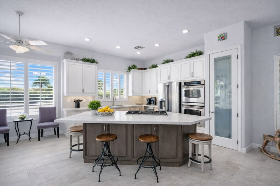 Wonderful lake views from kitchen, duel ovens, fully stocked kitchen