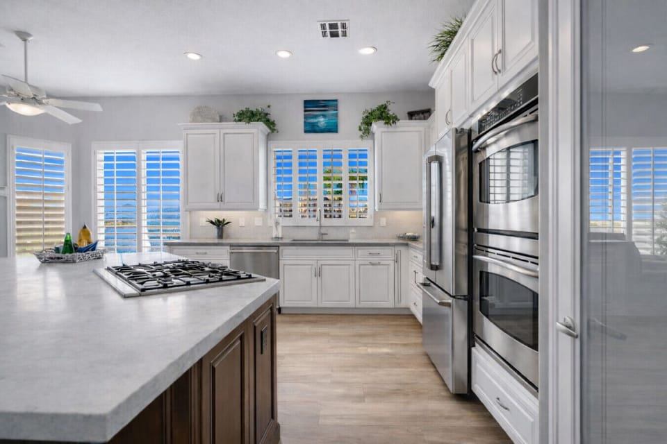 Stainless steel appliances, dual ovens, ice maker, gas range!  Viking dishwasher