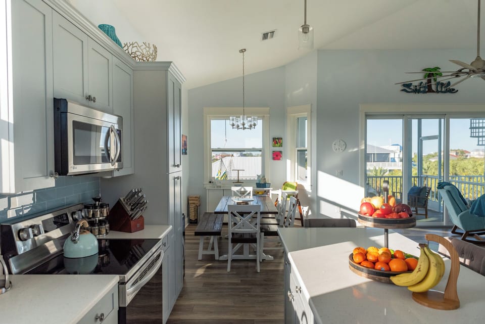 Open Concept Chef's Kitchen with Attached Dining Area (1)