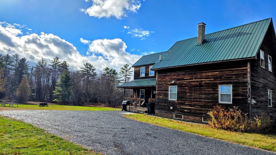 Cabin with 2 queen beds &amp; full size futon