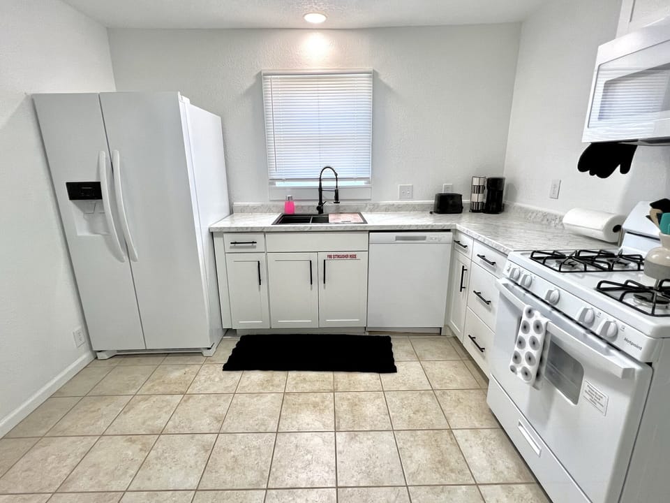 Fully Equipped Kitchen with Gas Range