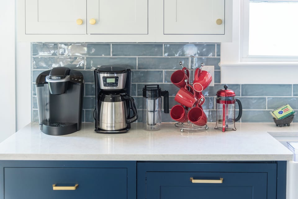 ☕️  Keurig, drip, cold brew & French press—coffee lovers welcome! 🏡 

