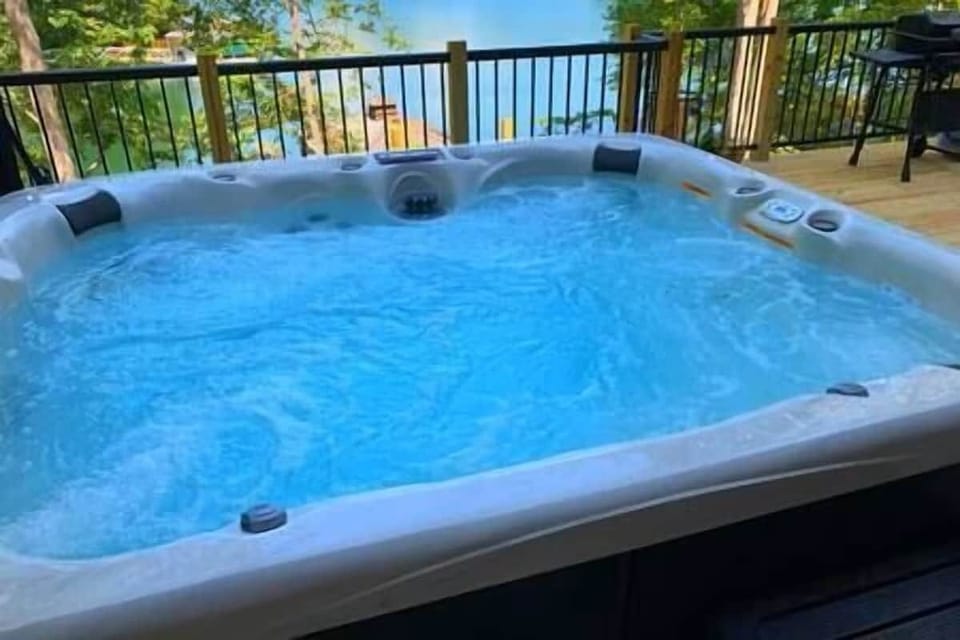 9 Person Hot Tub