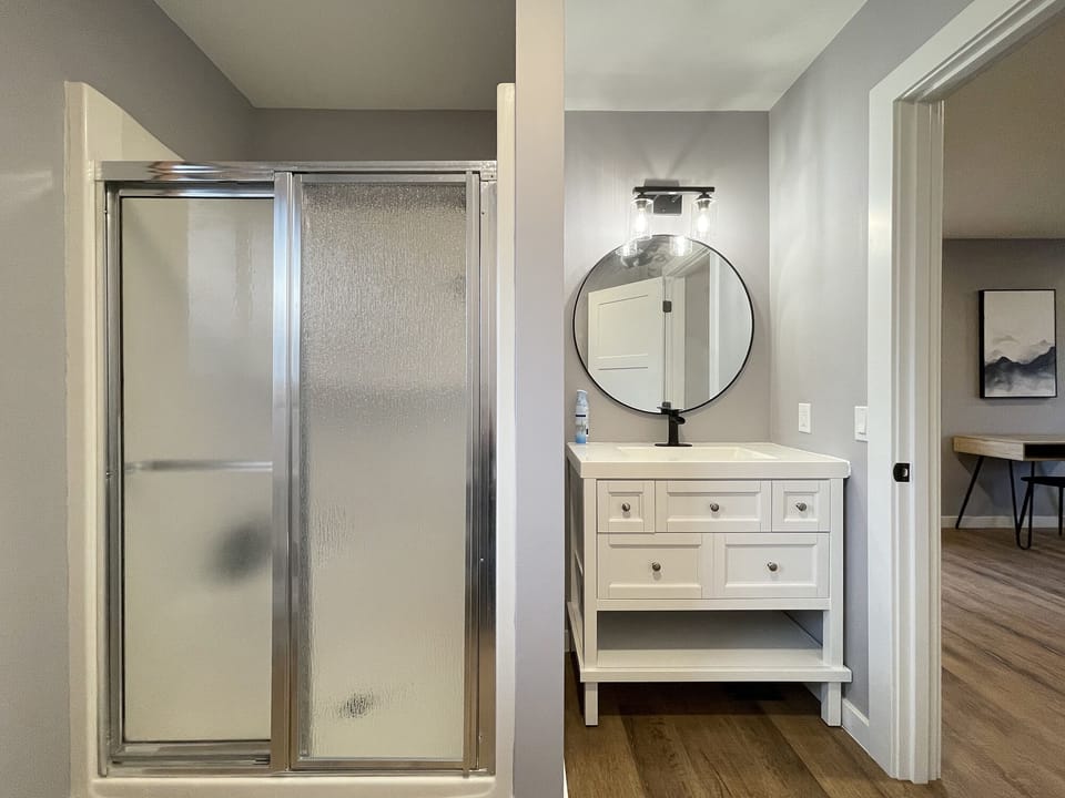Master bathroom 2