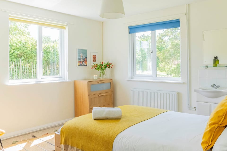 Master bedroom | Double aspect windows and sink