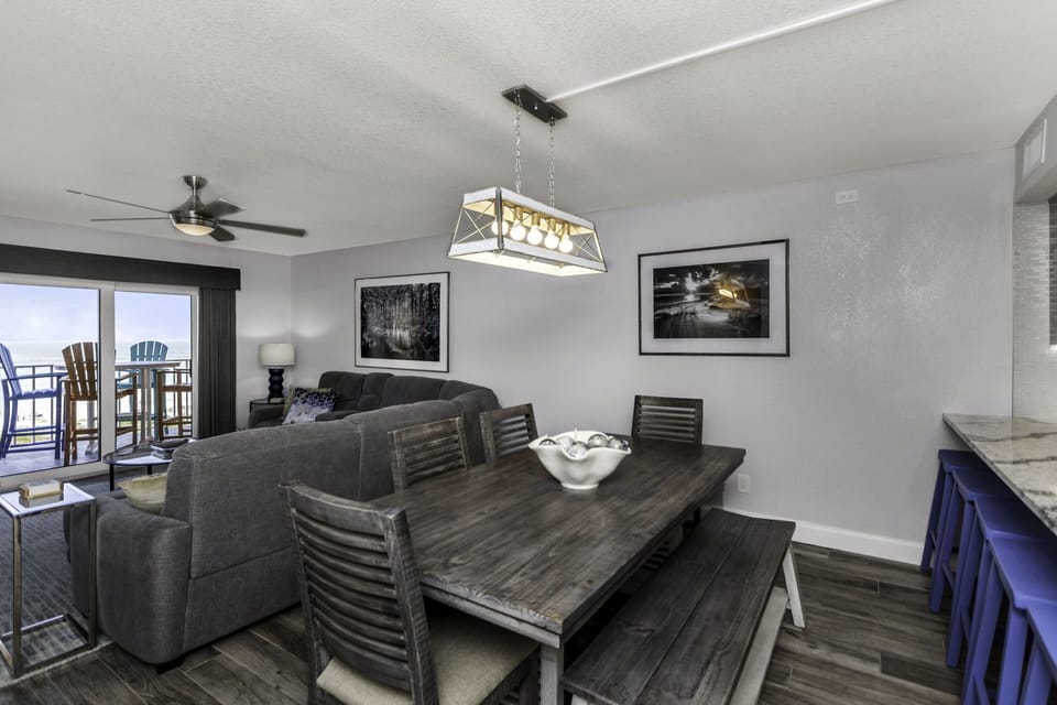 The spacious open LR/DR area overlooks the Gulf