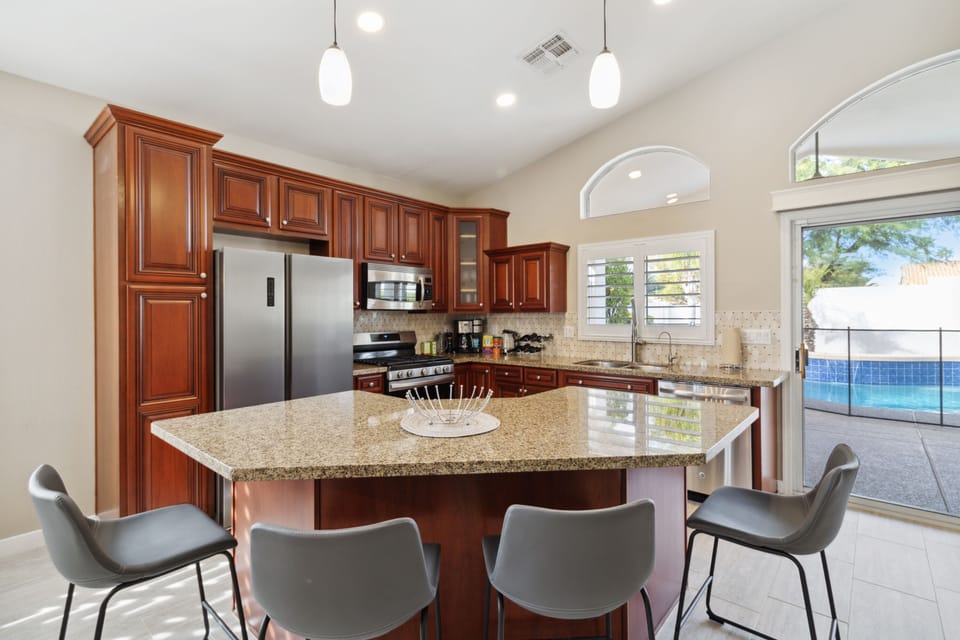 kitchen with barstools 