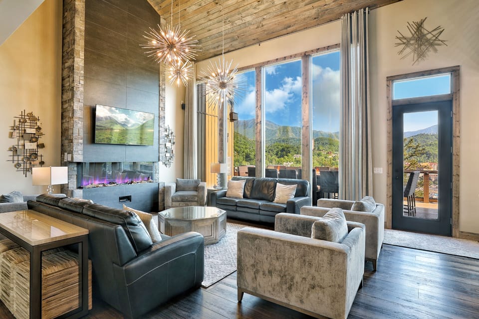 Contemporary cabin with stunning views throughout the whole house!