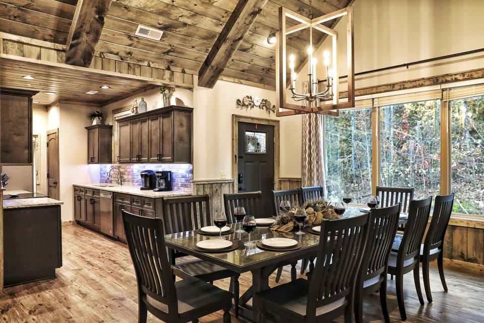 Spacious dining room for the whole family
