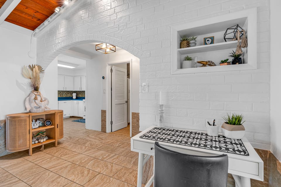 Hallway to Kitchen