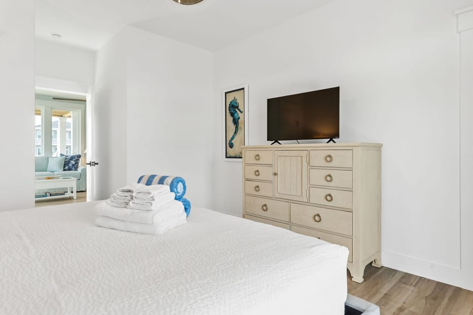 MIDDLE FLOOR KING ROOM