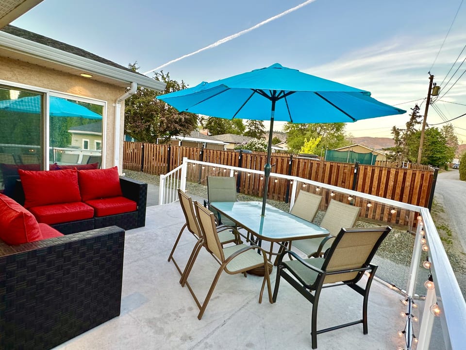 Large Deck with Dining Table