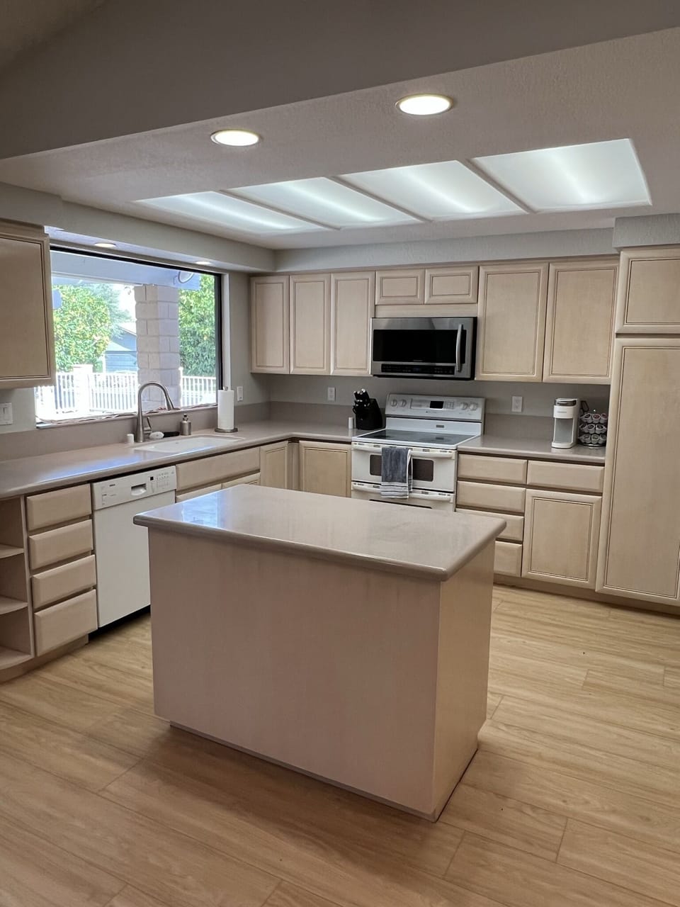 Kitchen island too!