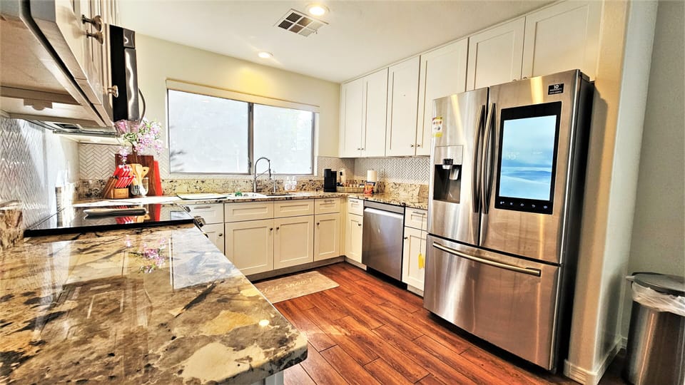 Private kitchen with Electric Range in Stainless Steel, appliance's 