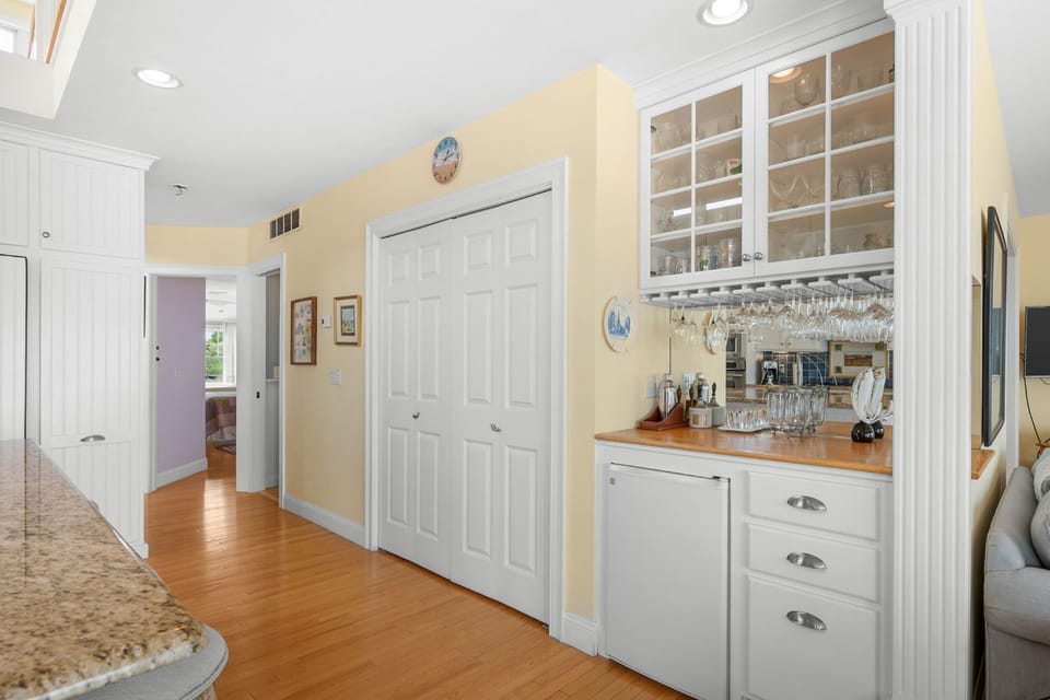 Wet bar off of kitchen