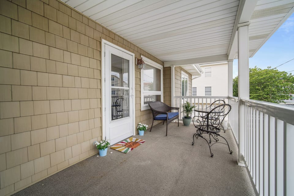 Front covered deck