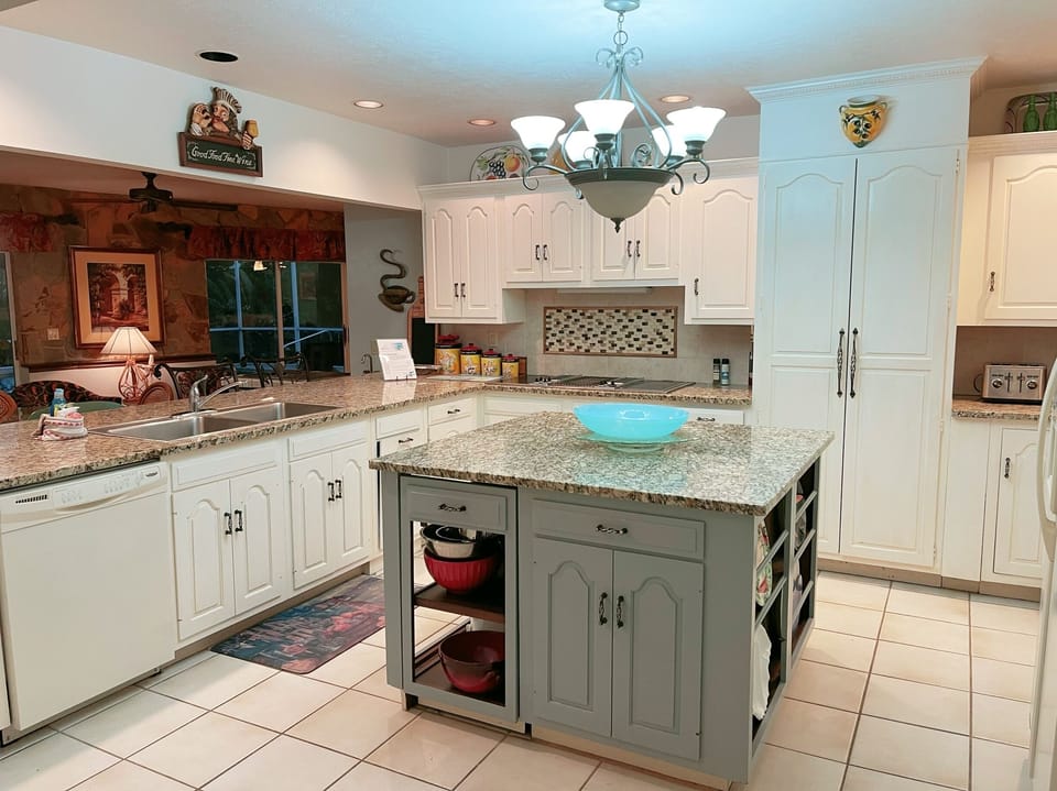 Fully Equipped Spacious Kitchen. Perfect For Entertaining. 