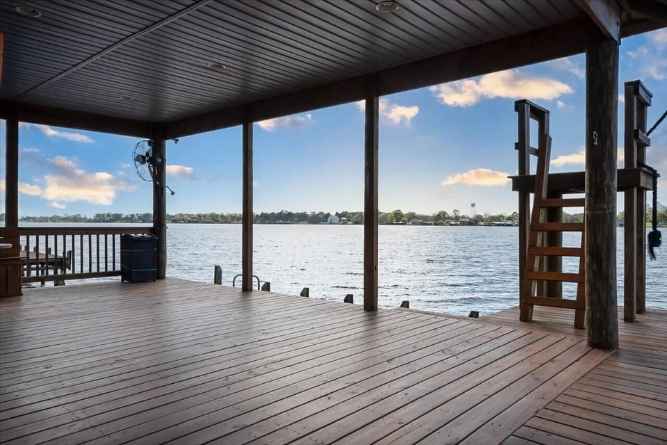 One of the best piers on False River with tons of seating, jumping platform