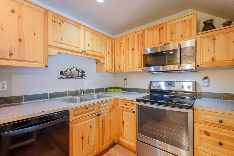 Full kitchen