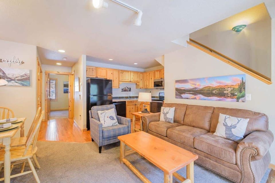 Livingroom and dining area