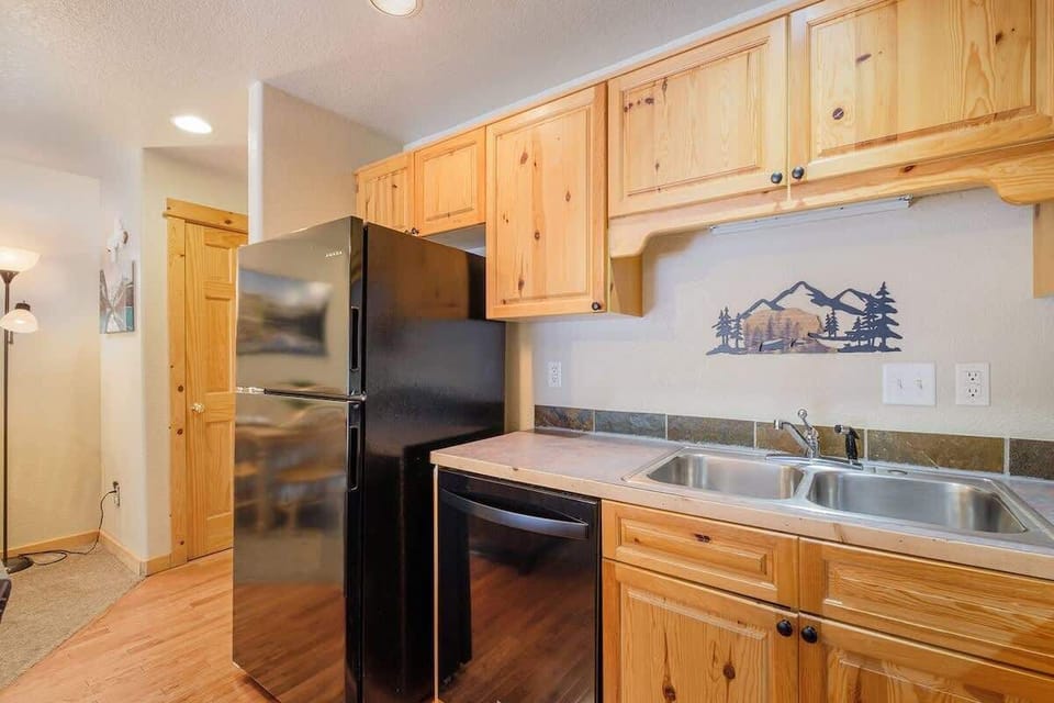 Dishwasher and full refrigerator