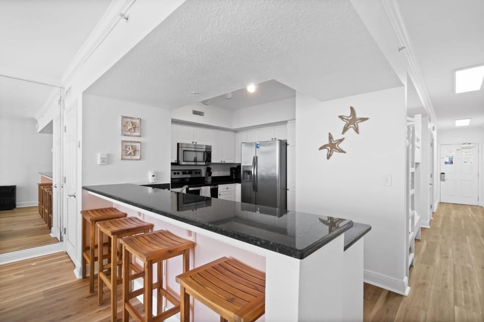 Kitchen with Breakfast Bar