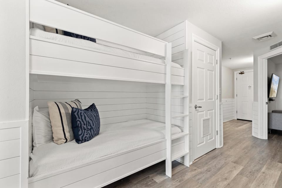 Bunk Alcove