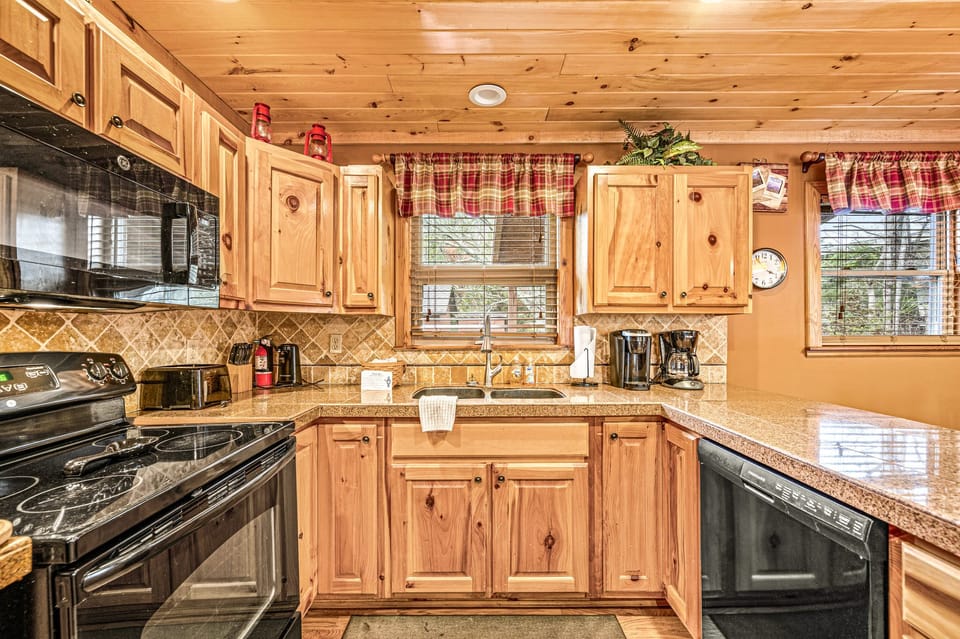 Kitchen with cookware, silverware, and plates provided