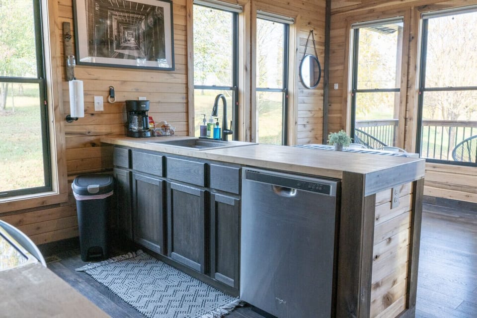 Full kitchen