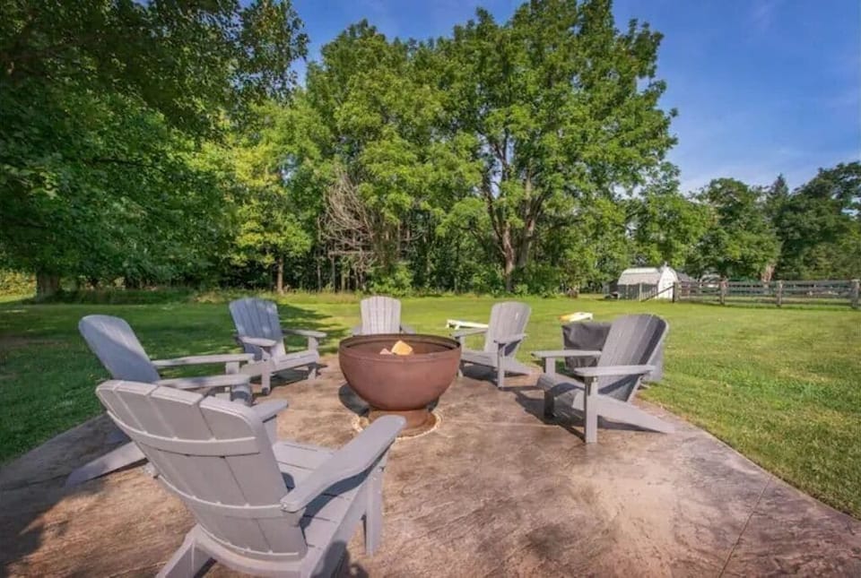 Backyard fire pit with seating for 6.