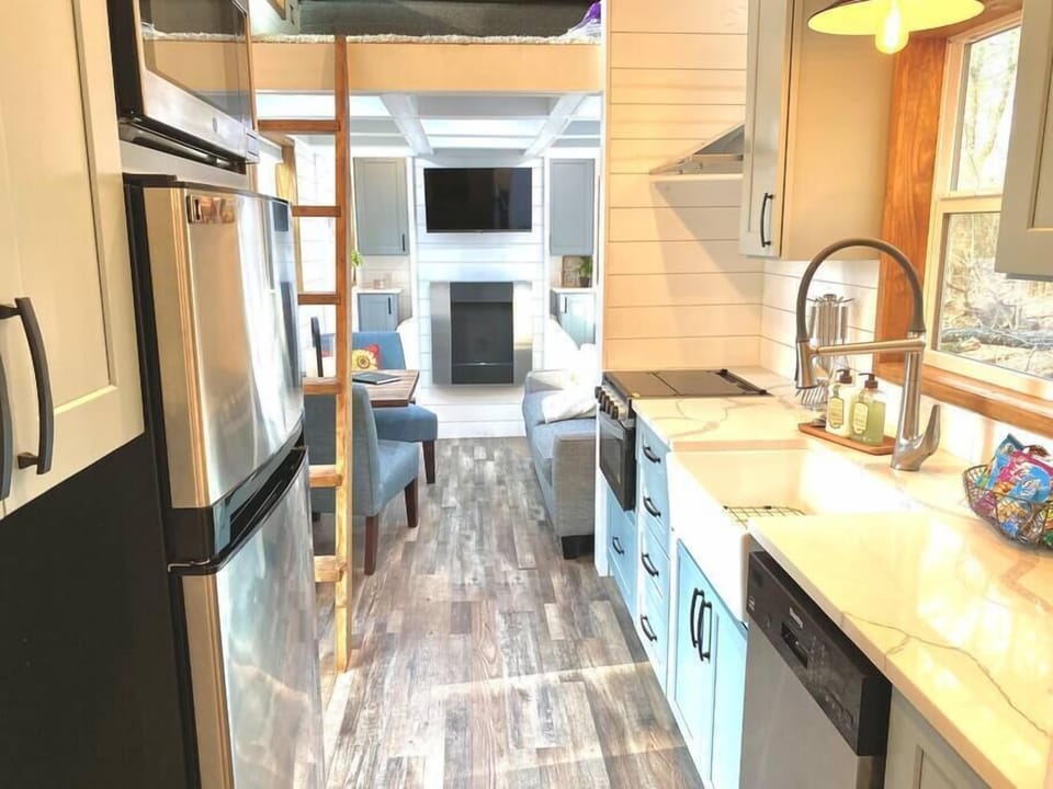 You can make breakfast, lunch, and dinner and relax on the couch or grab a snack on the way out.