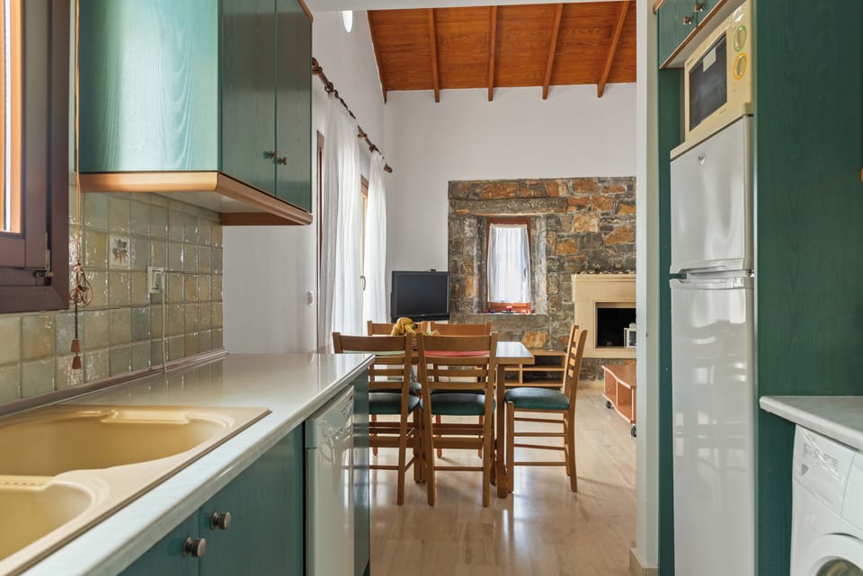 Kitchen and dining table