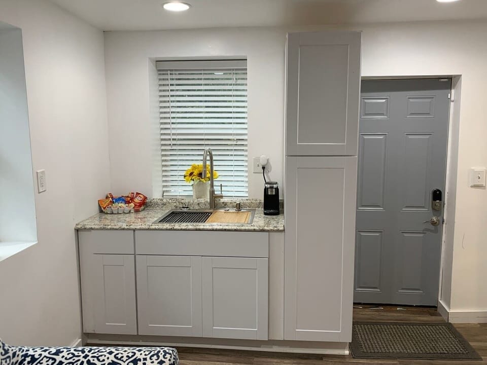 Kitchenette that includes a single burner cooktop and oven!   Enough to make a couple that wants to make a meal happy.