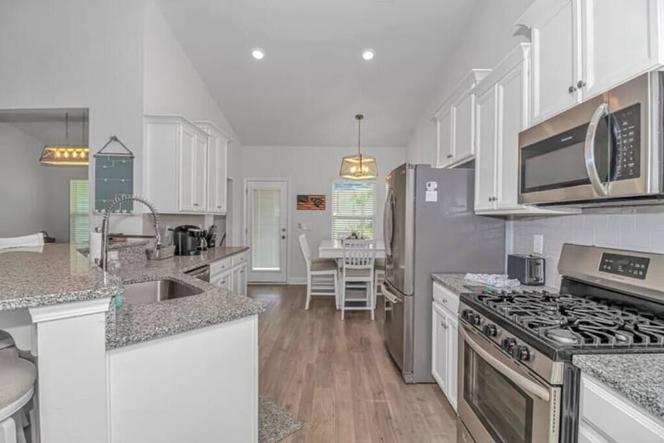 Kitchen I Stainless Steel Appliances