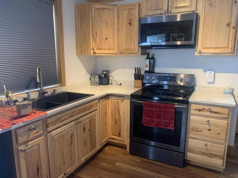 Fully Stocked Kitchen – Cook like a pro in our fully equipped kitchen! Y