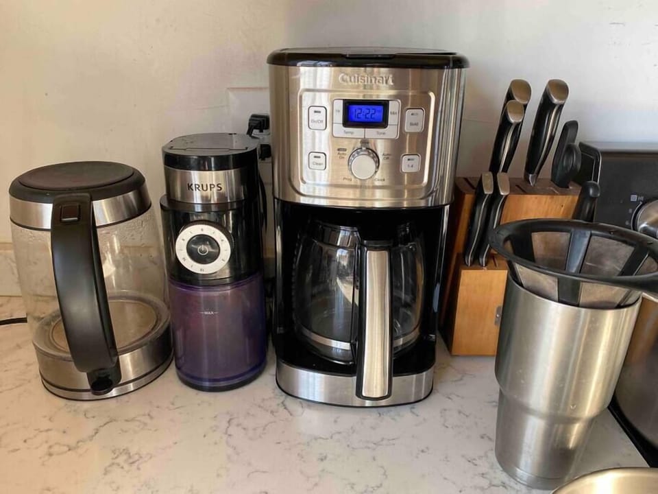 Coffee & Tea Station – Start your mornings right with a fully stocked coffee and tea station!