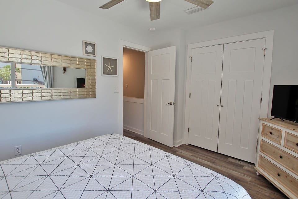 9 - Guest Bedroom (3)