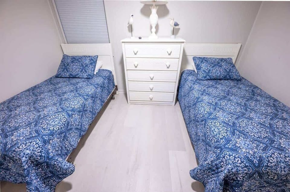 2 Twins in 2nd Bedroom