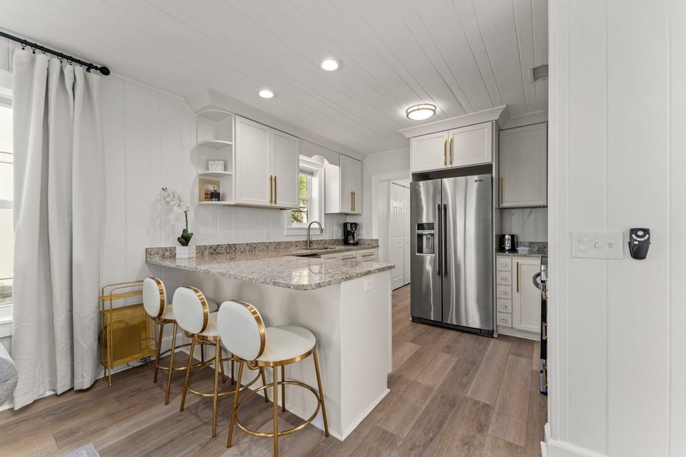 Kitchen, Breakfast Bar for 3