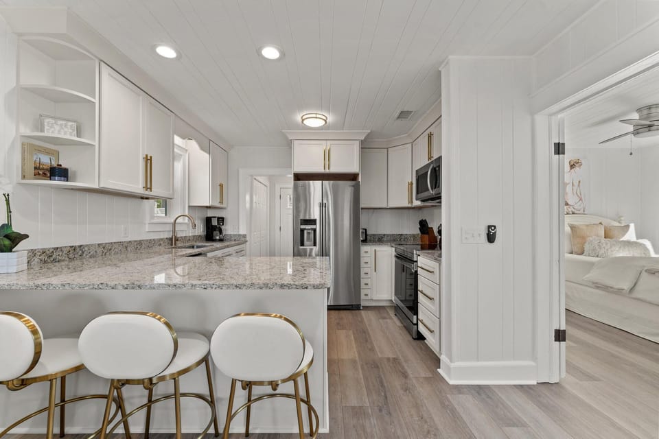 Kitchen, Breakfast Bar for 3