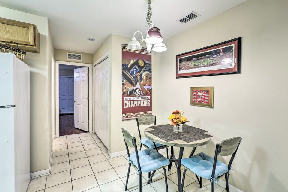Dining Area | Dishware/Flatware Provided