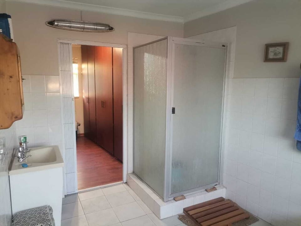Spacious and beautiful Victorian themed  house located 7km from OR Tambo Airport House in Gauteng