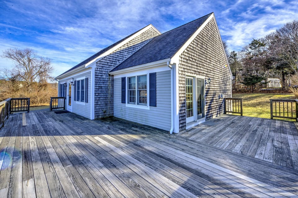 Large deck- 48 Hammond Road East Sandwich